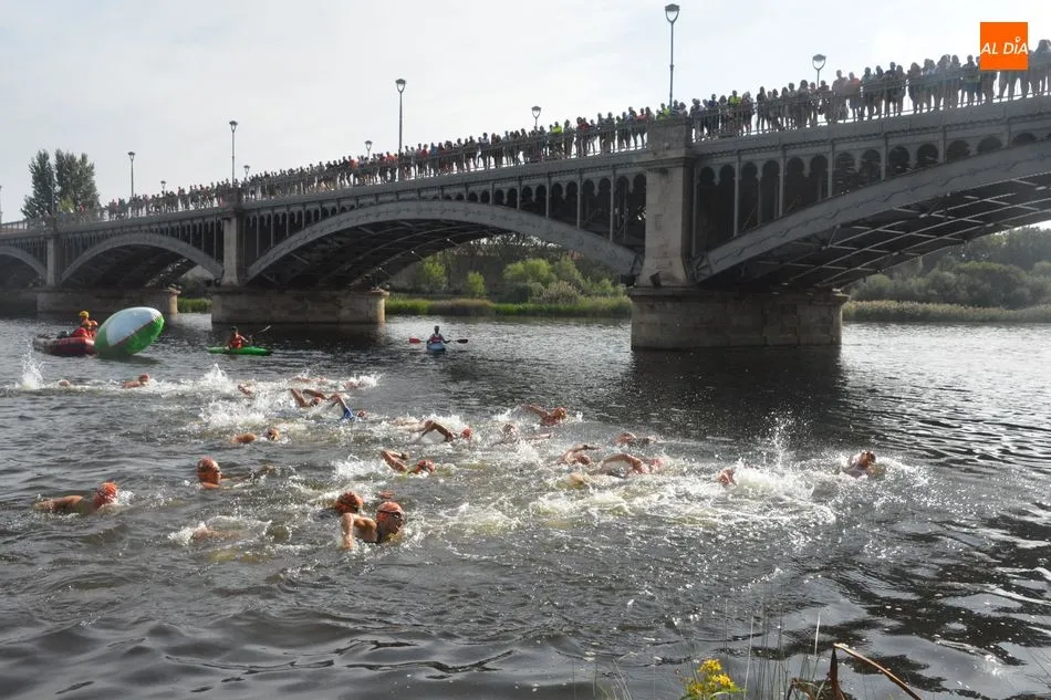 Foto 2 - Miguel Risco y Esther G&oacute;mez se coronan como vencedores en el IV Triatl&oacute;n Veracruz