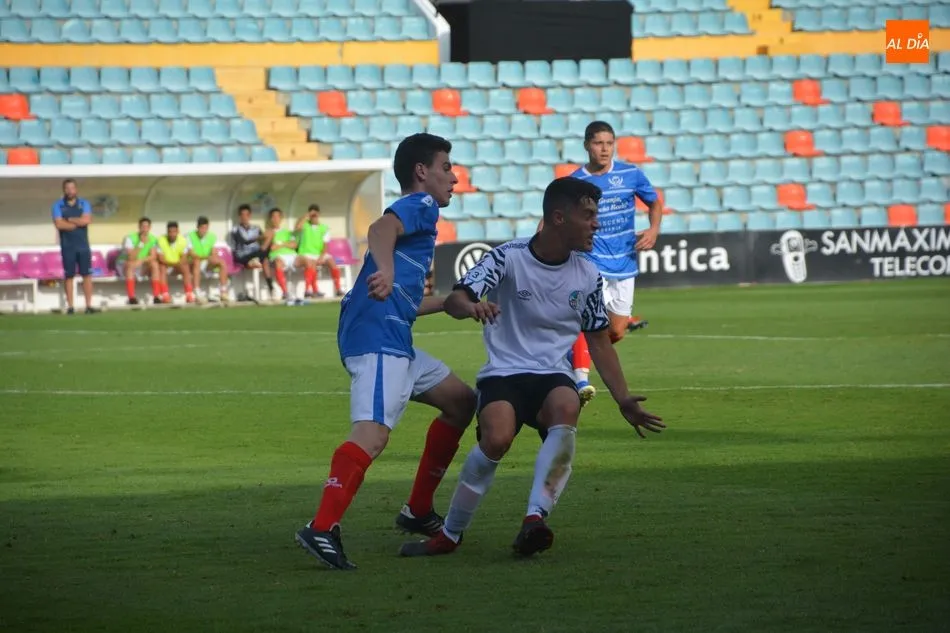 Foto 2 - El Salamanca UDS &lsquo;B&rsquo; remonta ante La Granja en su debut en el Helm&aacute;ntico y se mete en playoff...