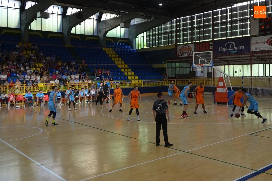 Foto 8 - Los palentinos se alzan con la victoria en un trepidante partido de baloncesto contra el Estudiantes