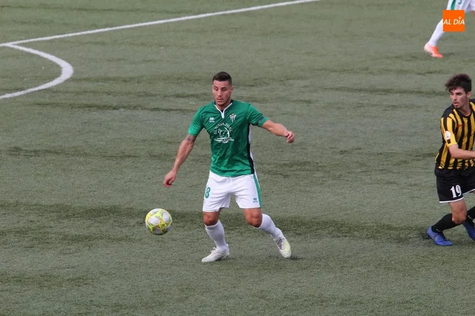 Foto 2 - El Guijuelo frena en seco ante el Barakaldo (1-2)