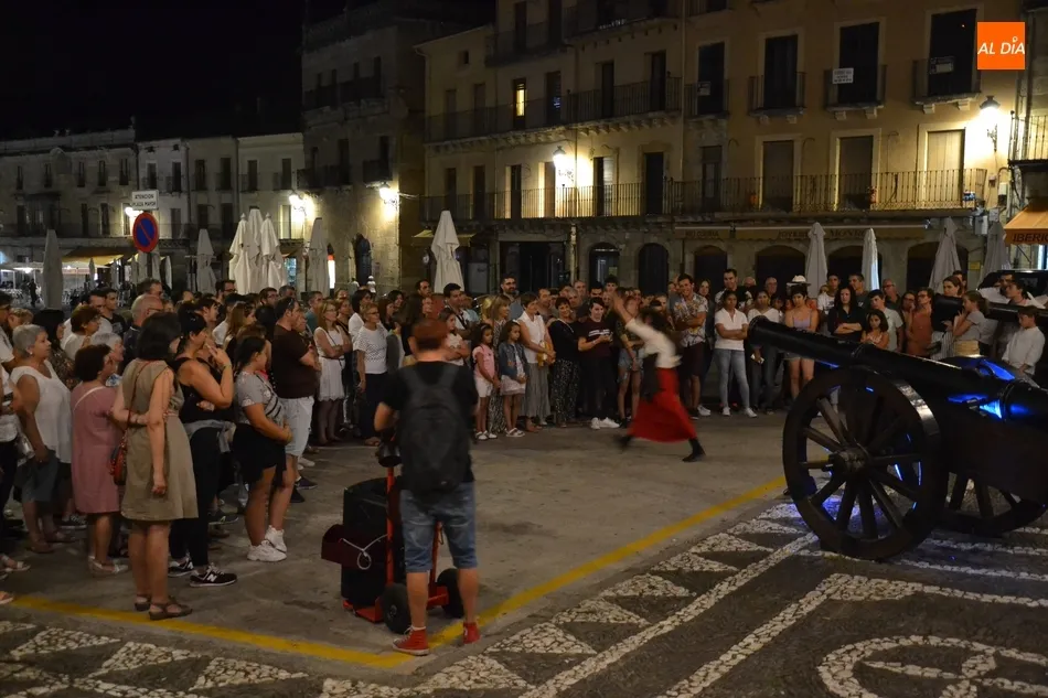 Foto 9 - Cerca de 200 personas toman parte en la despedida temporal de la Ruta de los Malditos  