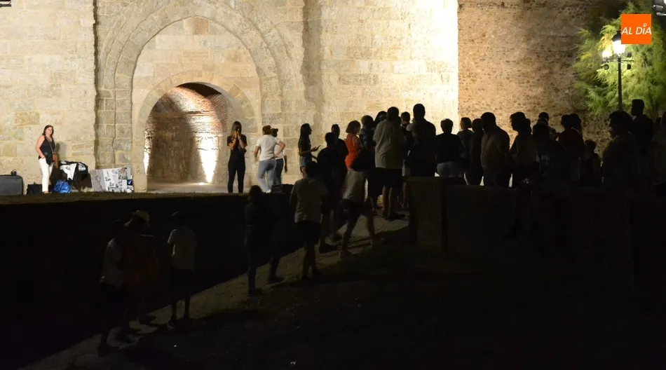 Foto 3 - Cerca de 200 personas toman parte en la despedida temporal de la Ruta de los Malditos  