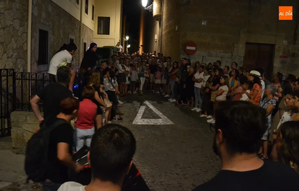 Foto 6 - Cerca de 200 personas toman parte en la despedida temporal de la Ruta de los Malditos  