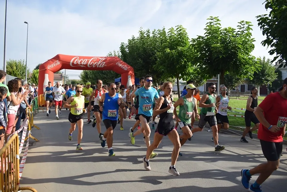Foto 2 - Diego Fern&aacute;ndez y Elena Holguera vencen en la VIII Carrera Virgen de la Vega de Villoria