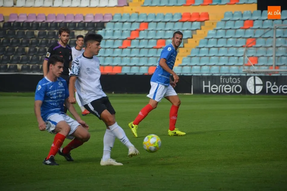 Alberto Martín da un pase