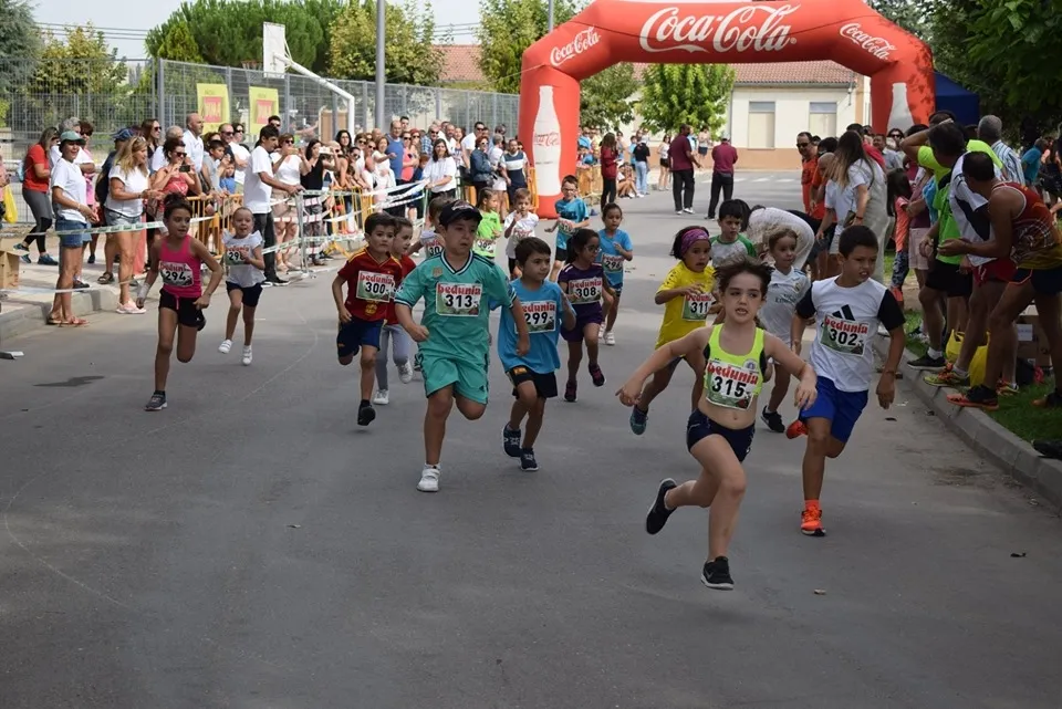 Foto 6 - Diego Fern&aacute;ndez y Elena Holguera vencen en la VIII Carrera Virgen de la Vega de Villoria