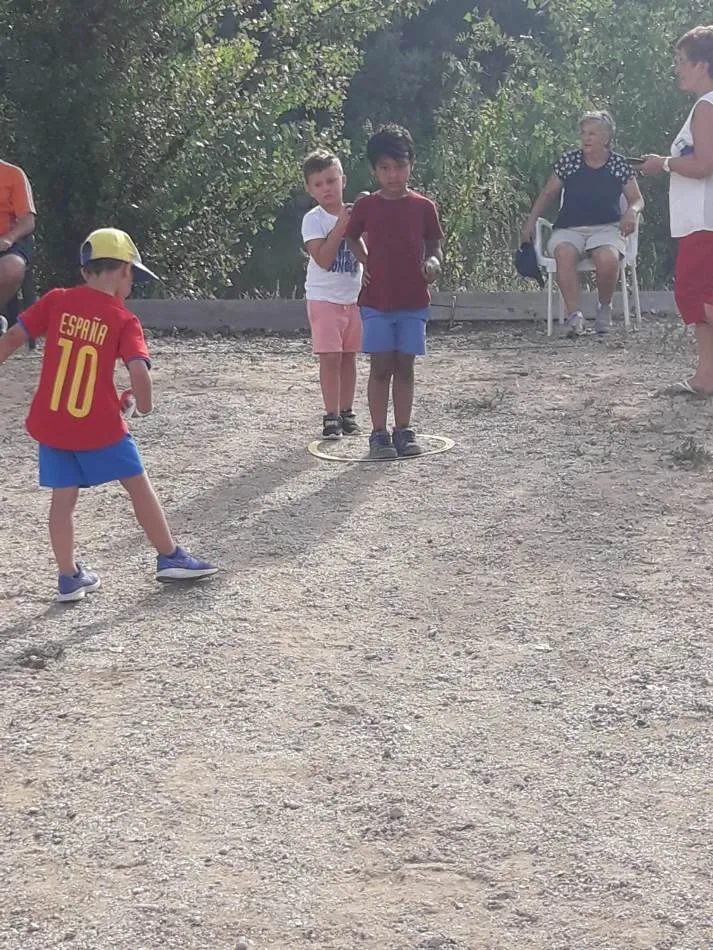 Foto 7 - Lecciones de petanca para ni&ntilde;os y j&oacute;venes en Valverd&oacute;n