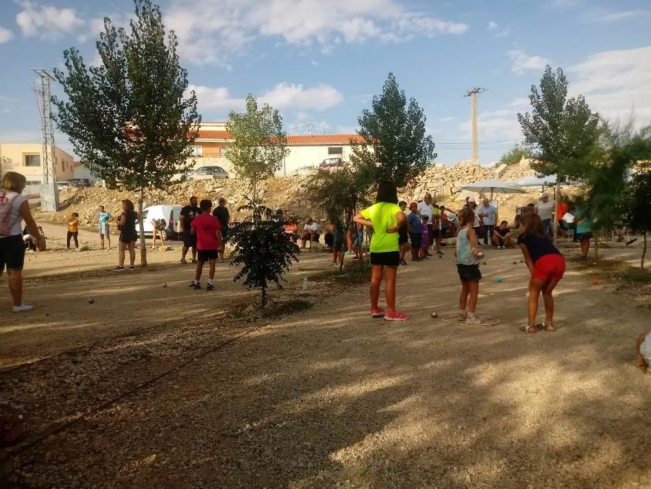 Foto 5 - Lecciones de petanca para ni&ntilde;os y j&oacute;venes en Valverd&oacute;n
