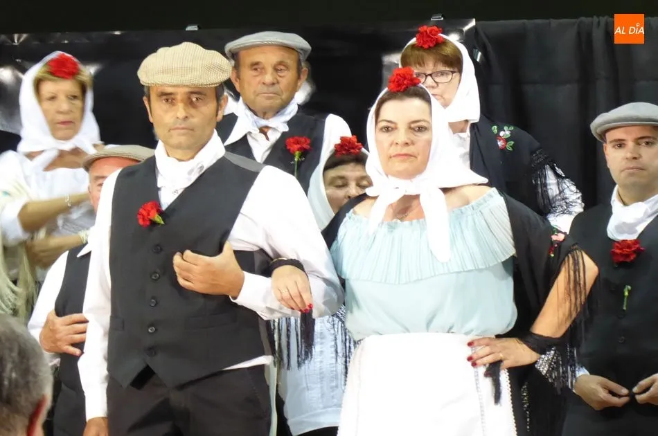 Foto 11 - Una brillante zarzuela abre las fiestas de Navales