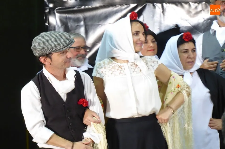 Foto 7 - Una brillante zarzuela abre las fiestas de Navales