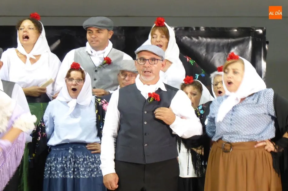 Foto 5 - Una brillante zarzuela abre las fiestas de Navales