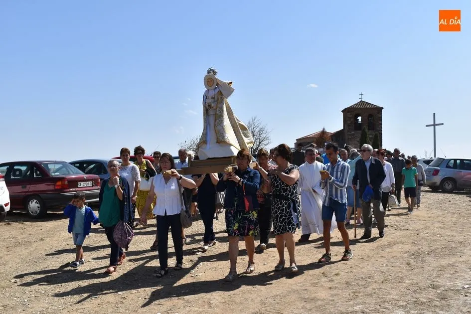 La Virgen de Otero recorrió los alrededores de la ermita junto a sus fieles