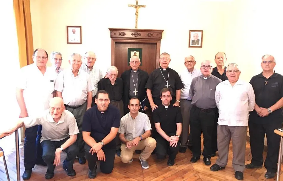 El Obispo de Plasencia imparte ejercicios espirituales a una veintena de sacerdotes diocesanos  