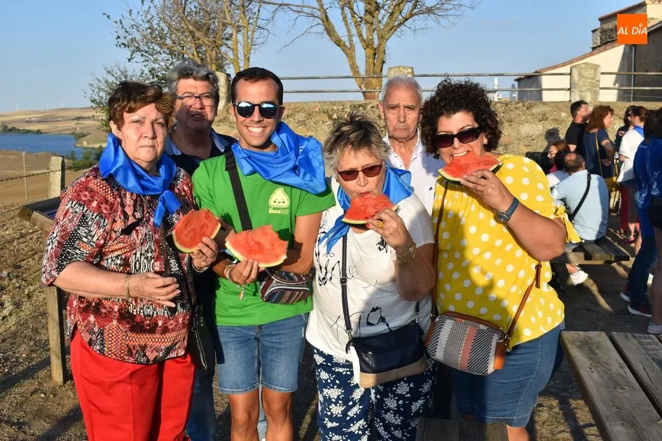 Los asistentes de la Romería continúan con la tradición