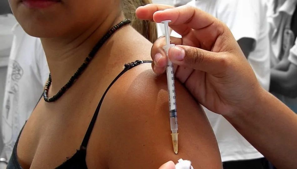 El Ministerio está de acuerdo con la recomendación de la Sociedad Española de Epidemiología (SEE) de vacunar a todas las personas que tienen entre 40 y 50 años