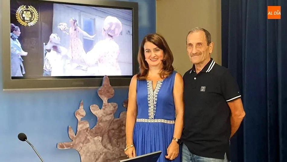 La concejala de Cultura, María Victoria Bermejo, y el productor de SOM Produce, José María Cámara, en la presentación del musical ‘West Side Story’