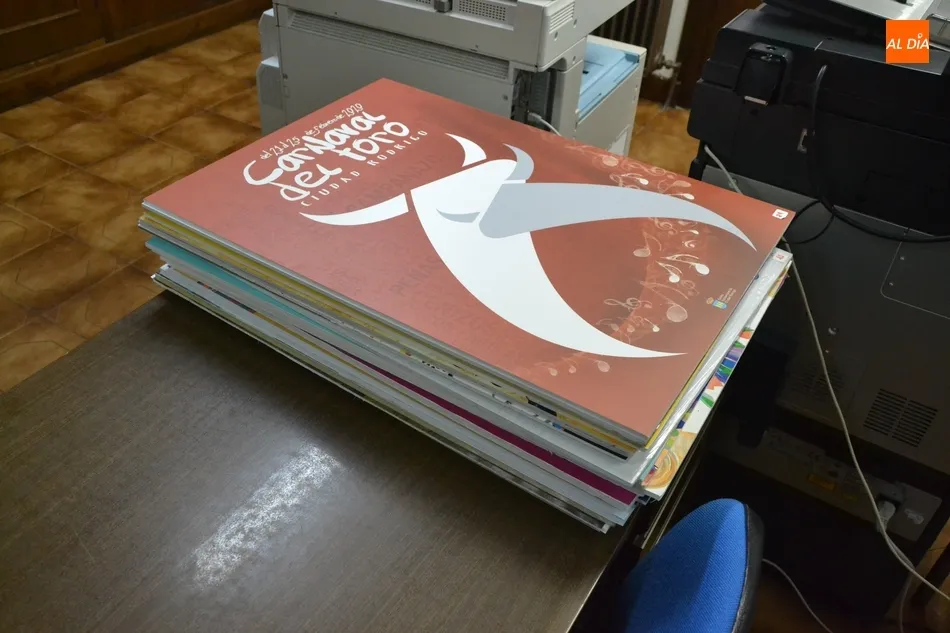 1Foto: Al cementerio de carteles carnavaleros  