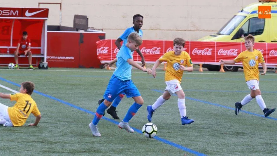 Acción de un partido de la Copa Tormes entre el Atlético de Madrid y el Santa Marta / Archivo