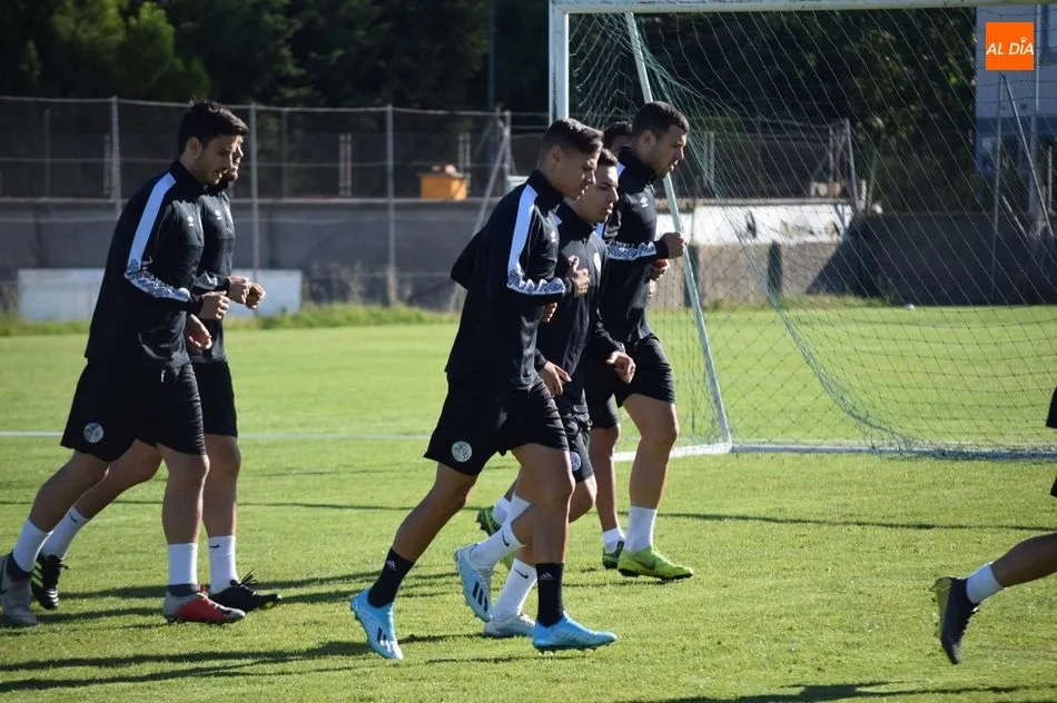 Foto 11 - El Salamanca UDS se pone a tono para mantener el liderato frente al Real Uni&oacute;n