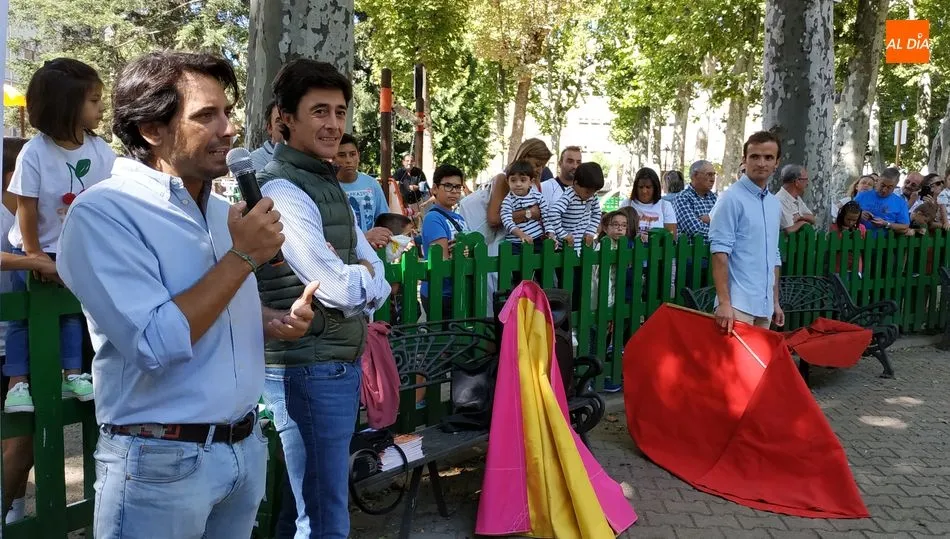 Exhibición de toreo de salón con los diestros Damián Castaño y El Capea