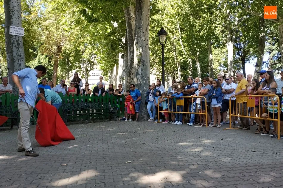 Foto 5 - El Capea y Dami&aacute;n Casta&ntilde;o, explican pases y lances en una ma&ntilde;ana de &lsquo;toreo de sal&oacute;n&rsquo; en...