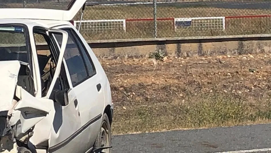 Foto 2 - Dos hospitalizados tras un accidente de tr&aacute;fico en Calvarrasa de Abajo