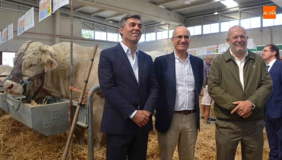 El Secretario de Estado de Bosque y Desarrollo Rural de Portugal, Joao Miguel, junto a Javier Iglesias y Francisco Igea. Foto de Lydia González