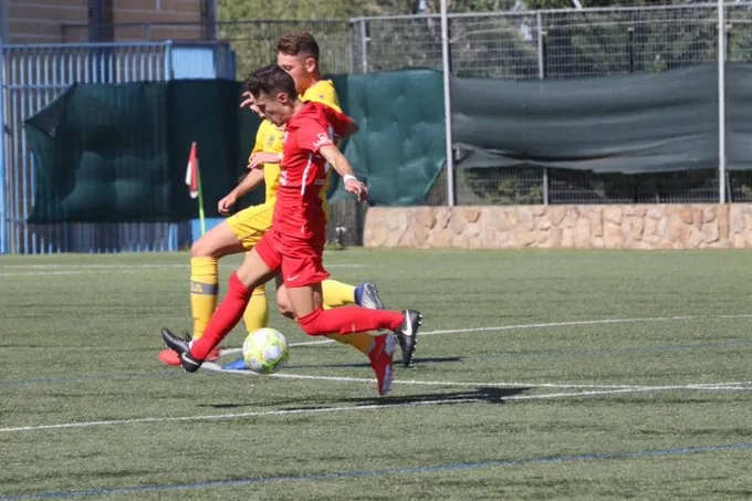 Foto 6 - El Santa Marta se lleva los tres puntos frente al Alcorc&oacute;n en su debut liguero (1-0)