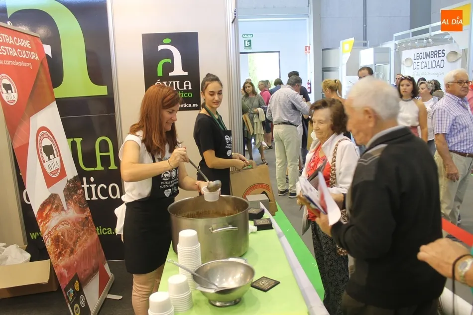Foto 6 - Colas para degustar la ternera avile&ntilde;a en Salamaq&nbsp;