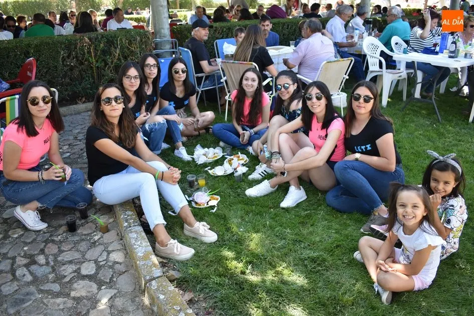 Los vecinos disfrutaron del arroz en el parque