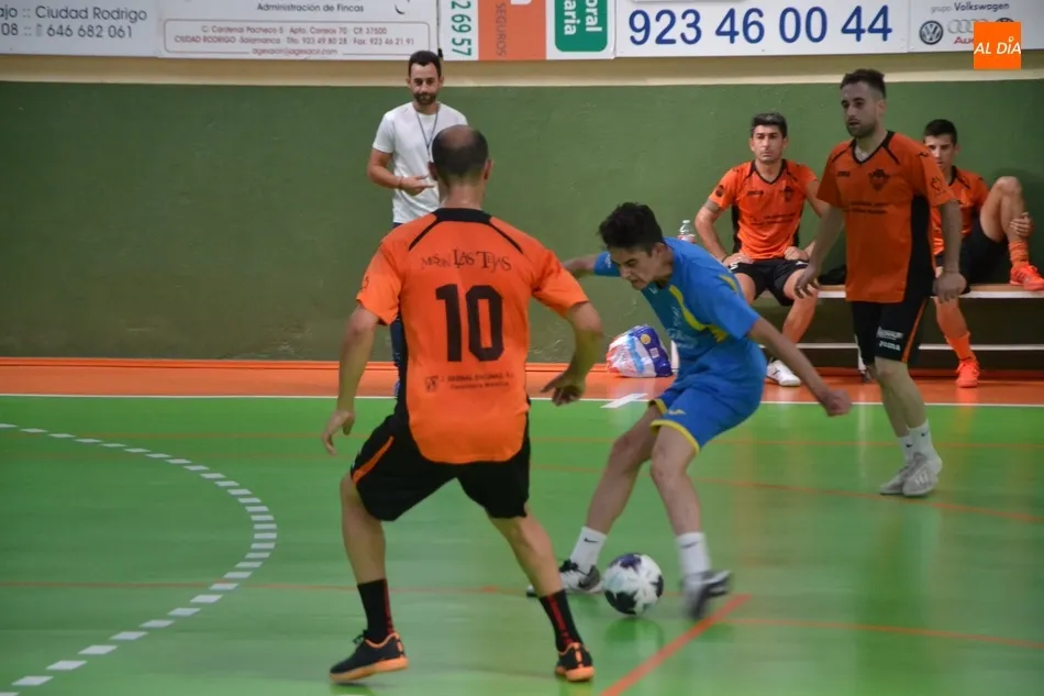 Foto 6 - III Senior y Mir&oacute;briga Futsal firman tablas en un derby para ir cogiendo ritmo  