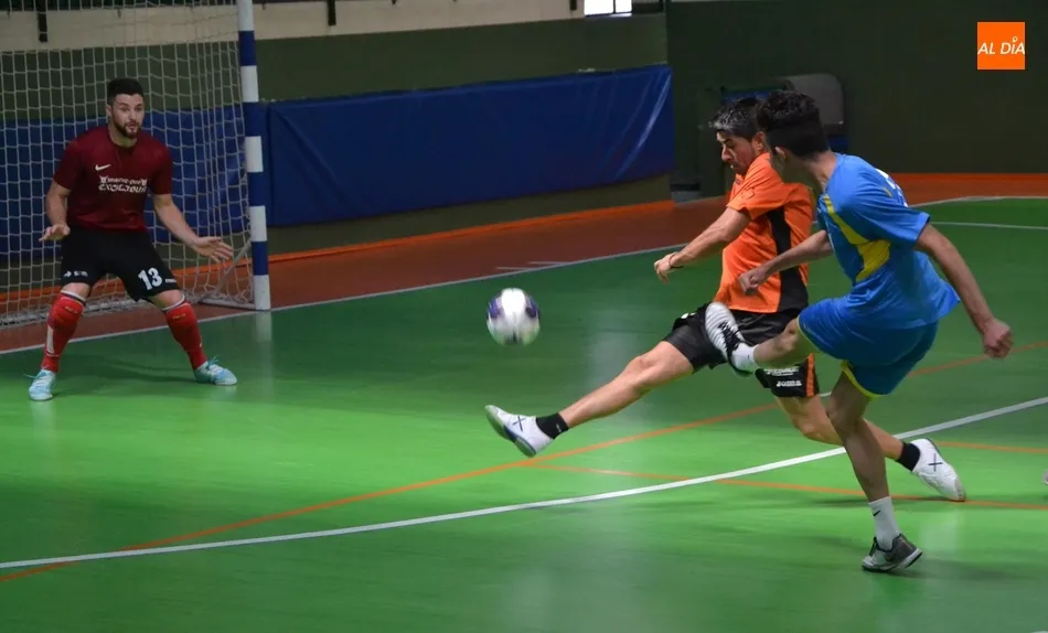 Foto 11 - III Senior y Mir&oacute;briga Futsal firman tablas en un derby para ir cogiendo ritmo  