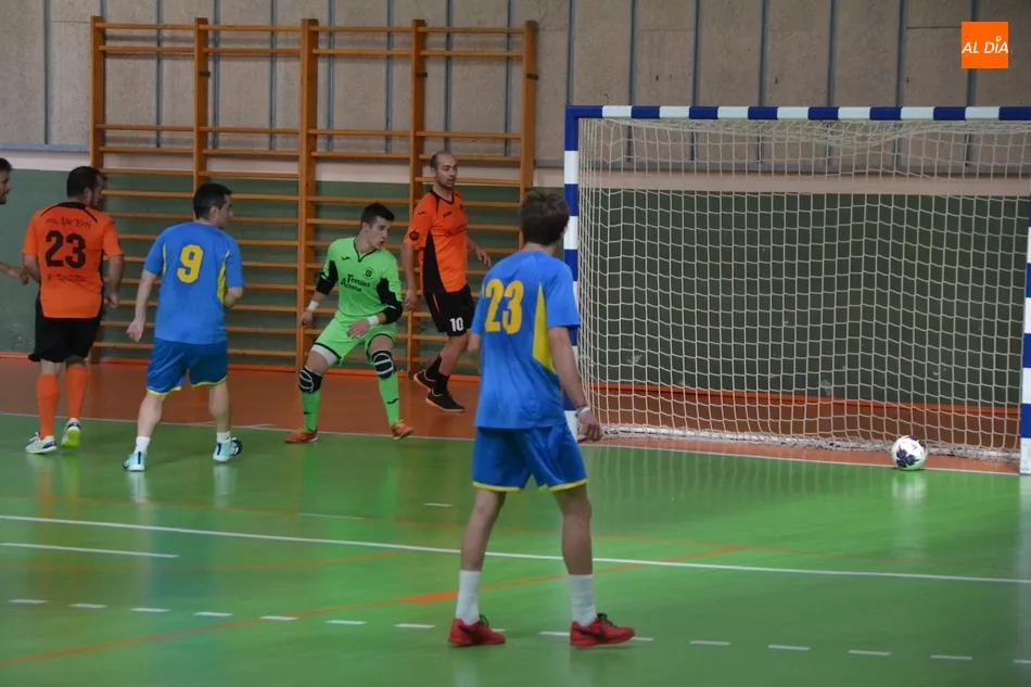 Foto 10 - III Senior y Mir&oacute;briga Futsal firman tablas en un derby para ir cogiendo ritmo  