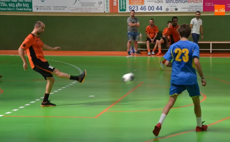 Foto 3 - III Senior y Mir&oacute;briga Futsal firman tablas en un derby para ir cogiendo ritmo  