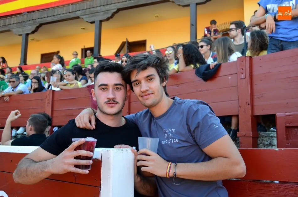 Foto 11 - La juventud de las pe&ntilde;as pone la nota de color y un soplo de aire fresco en Humor Amarillo