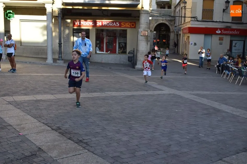 Foto 10 - Ricardo Adrados y Lourdes Lobato ganan la III Carrera Nocturna de Alba de Tormes  