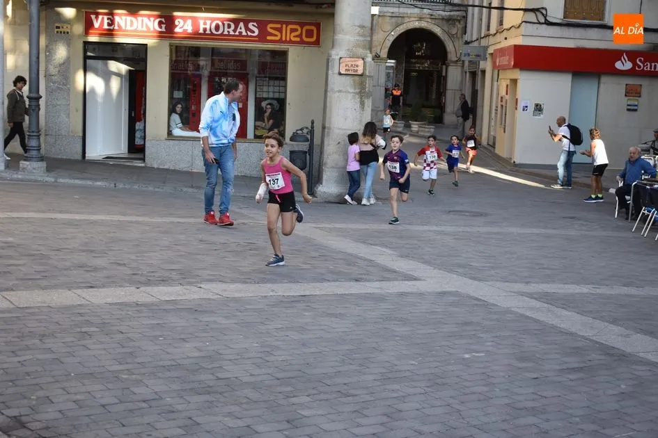Foto 9 - Ricardo Adrados y Lourdes Lobato ganan la III Carrera Nocturna de Alba de Tormes  