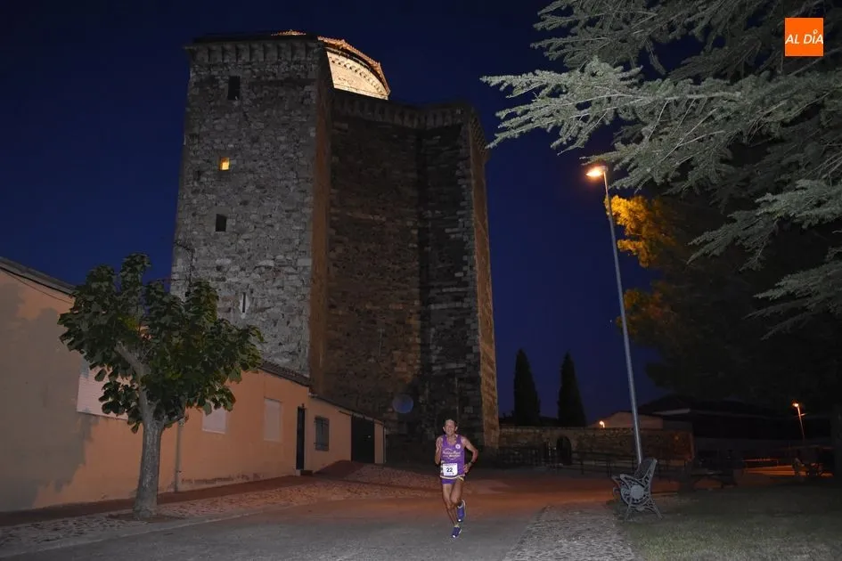 Foto 6 - Ricardo Adrados y Lourdes Lobato ganan la III Carrera Nocturna de Alba de Tormes  