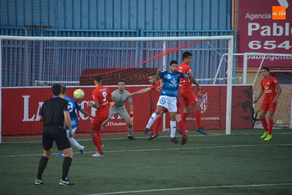 Foto 6 - El Santa Marta derrota al Atl&eacute;tico Tordesillas y sigue en lo m&aacute;s alto de la clasificaci&oacute;n (2-1)