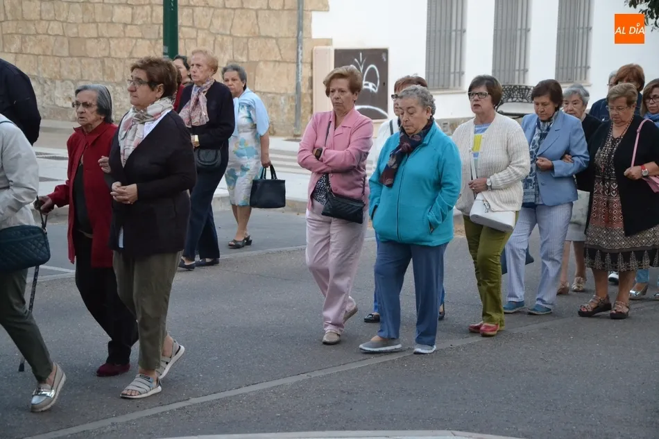 Foto 11 - Unas 85 personas inician la celebraci&oacute;n del cumplea&ntilde;os de la Virgen Mar&iacute;a con el Rosario de la...