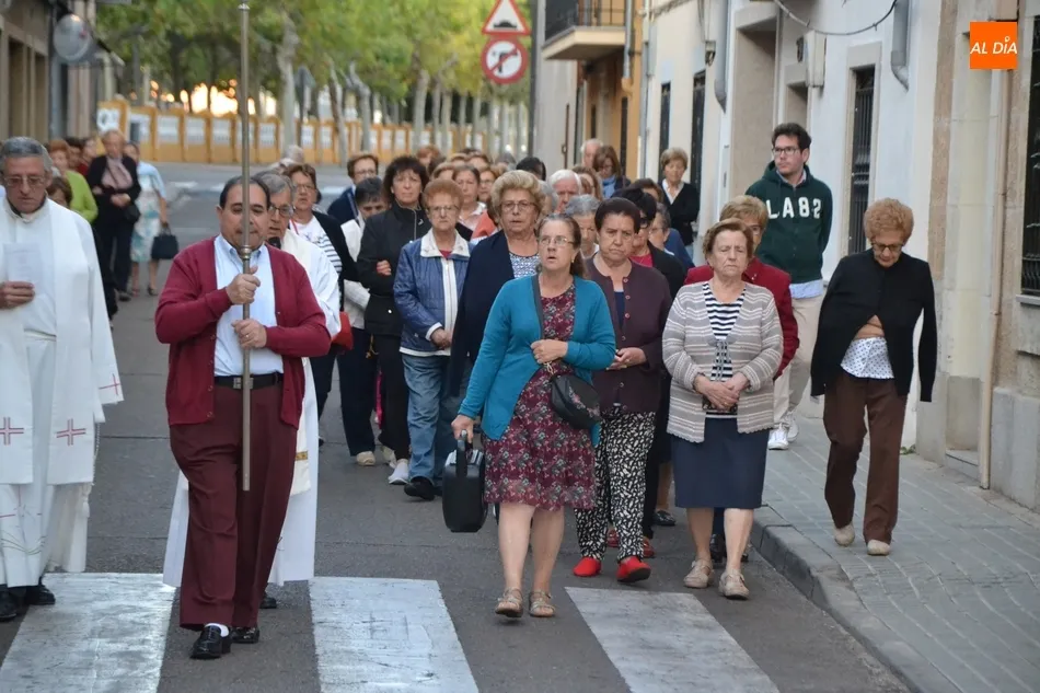 Foto 6 - Unas 85 personas inician la celebraci&oacute;n del cumplea&ntilde;os de la Virgen Mar&iacute;a con el Rosario de la...