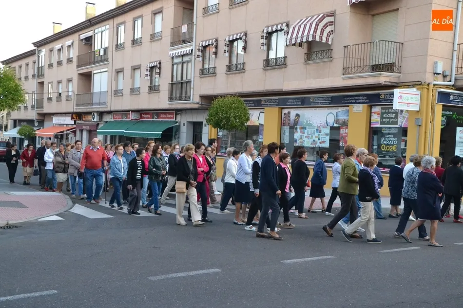 Foto 8 - Unas 85 personas inician la celebraci&oacute;n del cumplea&ntilde;os de la Virgen Mar&iacute;a con el Rosario de la...