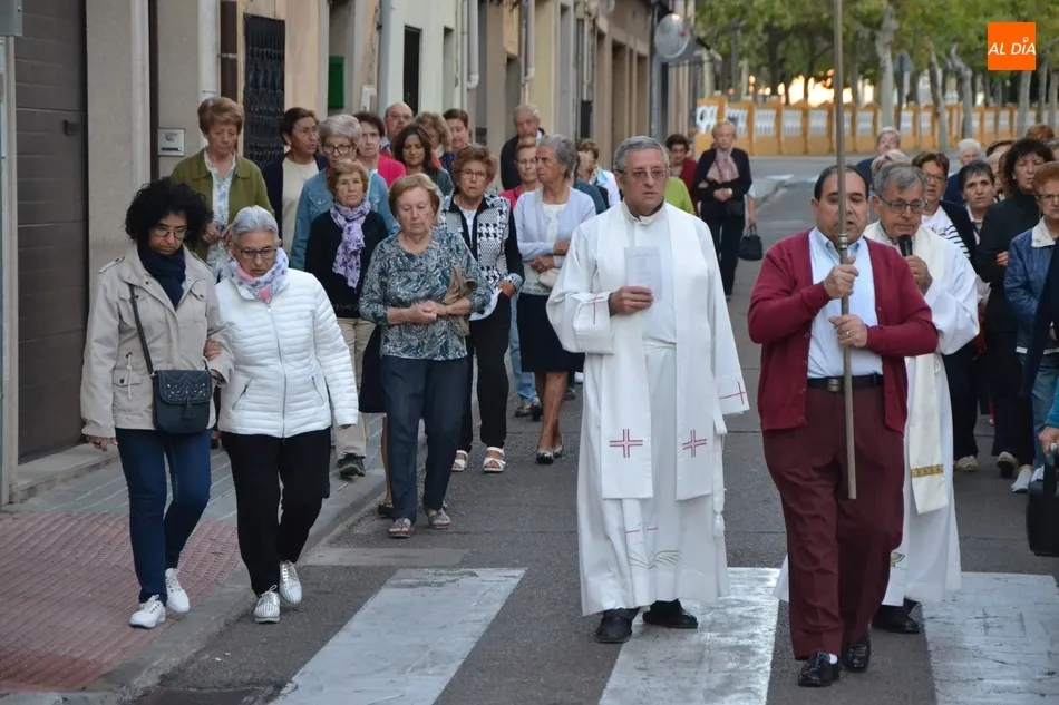 Foto 5 - Unas 85 personas inician la celebraci&oacute;n del cumplea&ntilde;os de la Virgen Mar&iacute;a con el Rosario de la...