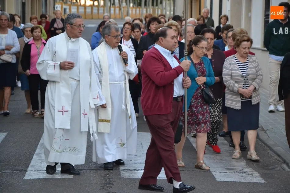 Foto 4 - Unas 85 personas inician la celebraci&oacute;n del cumplea&ntilde;os de la Virgen Mar&iacute;a con el Rosario de la...