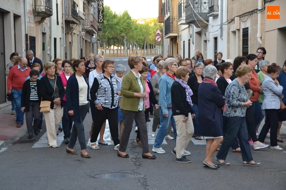 Foto 3 - Unas 85 personas inician la celebraci&oacute;n del cumplea&ntilde;os de la Virgen Mar&iacute;a con el Rosario de la...