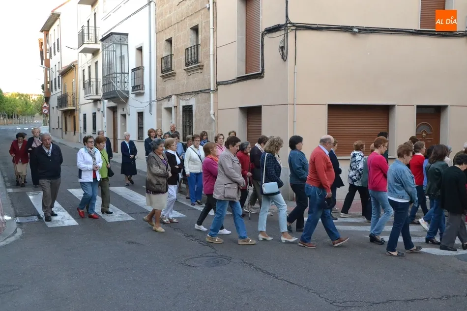 Foto 2 - Unas 85 personas inician la celebraci&oacute;n del cumplea&ntilde;os de la Virgen Mar&iacute;a con el Rosario de la...