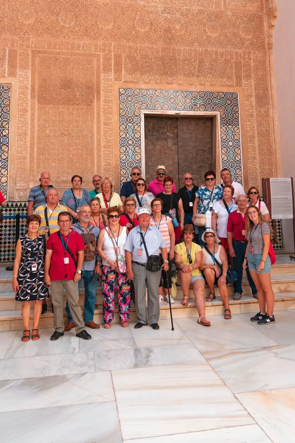 Foto 2 - Los mayores de Cabeza de Framontanos conocen la Alhambra de Granada  