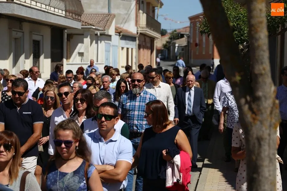 Foto 8 - Multitudinaria procesi&oacute;n en honor a la Virgen de la Vega en Villoria