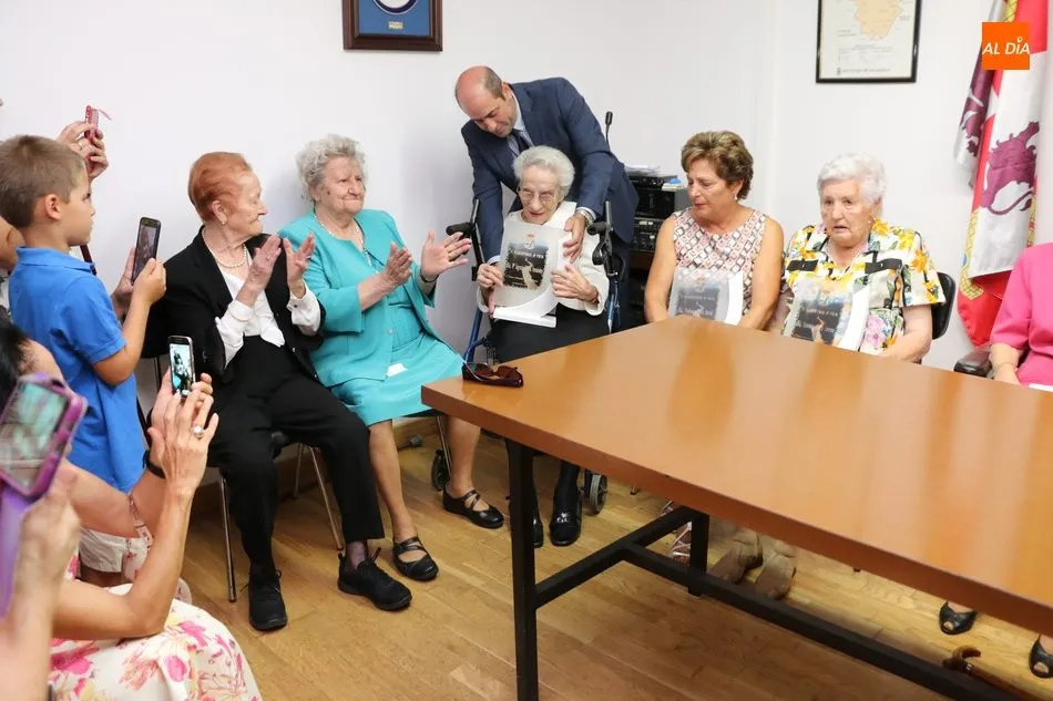 Foto 8 - El Ayuntamiento de Mieza homenajea a sus mayores en el d&iacute;a gran de las fiestas de las Madrinas  