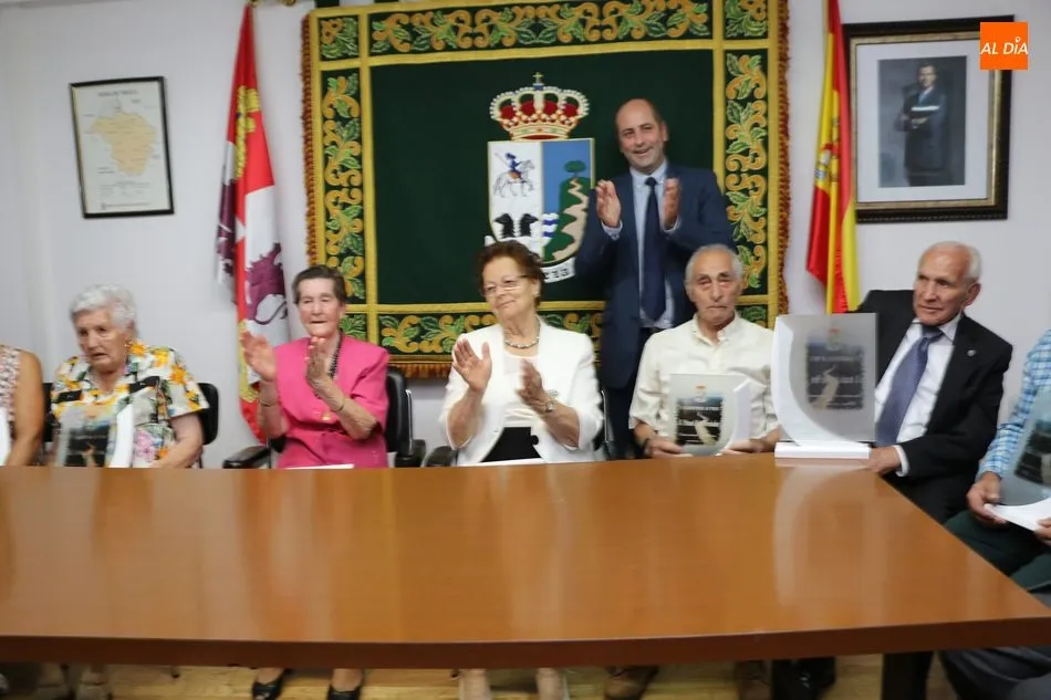 Foto 6 - El Ayuntamiento de Mieza homenajea a sus mayores en el d&iacute;a gran de las fiestas de las Madrinas  